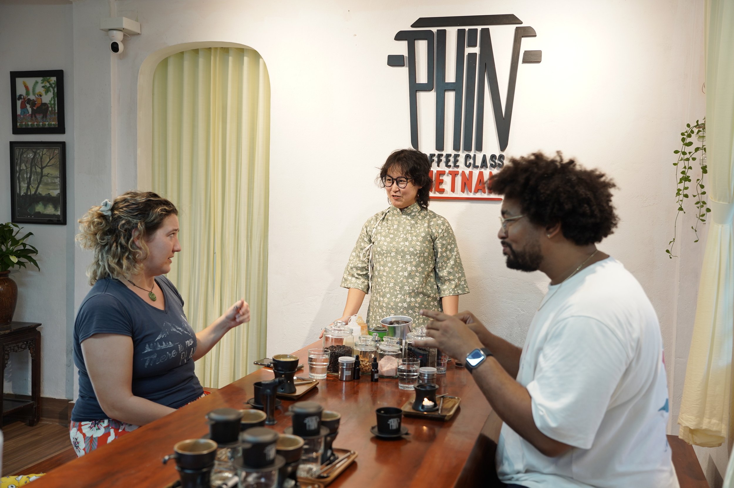 Guests taking part in the Phin Coffee Class.